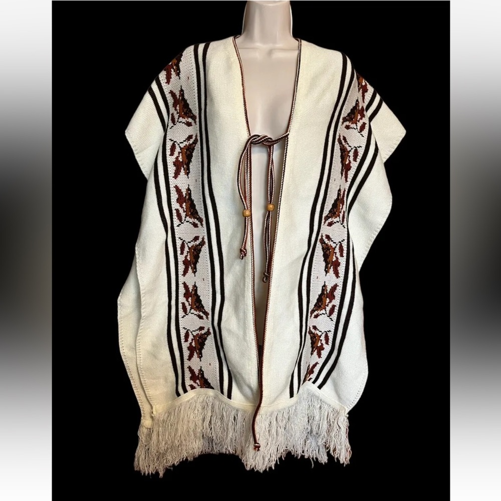 Vintage 70s Women’s Knit Fringe Bird Poncho Sweater